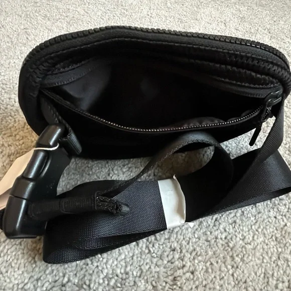 NWT LULULEMON Black Mesh Athletic Bag - Picture 3 of 8
